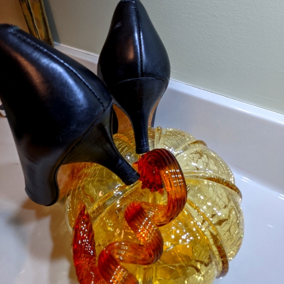 Cole Haan Black Pumps - 2.5" heel -  Size 7M - Picture 2 of 8